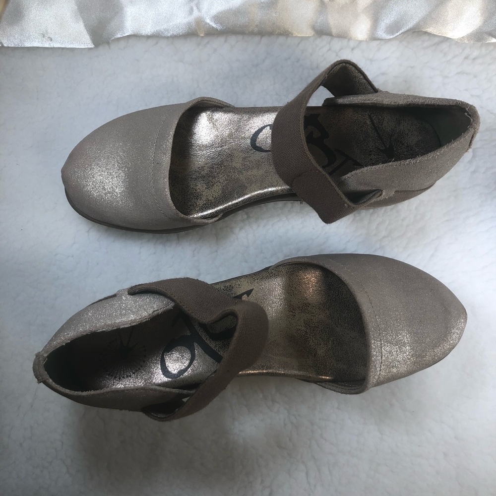 OTBT Bushnell Wedge Sandals Gold Size 8.5